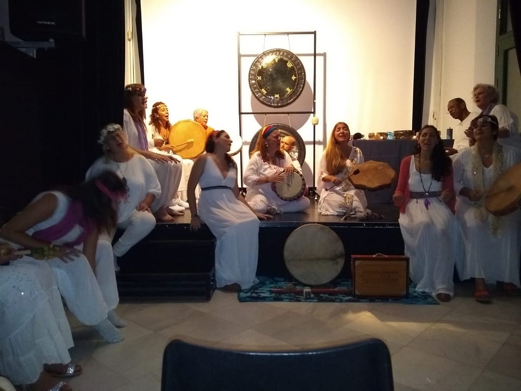 Actuación del coro Ángeles de Lemuria en el Centro Cívico Las Sirenas de La Alameda