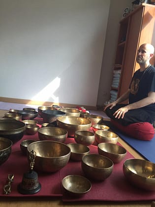 Jhebara Das con sus Cuencos del Himalaya